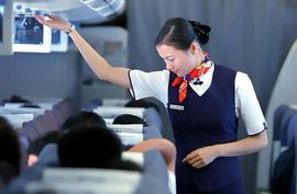 Какая средняя зарплата стюардесс в Аэрофлоте и других компаниях